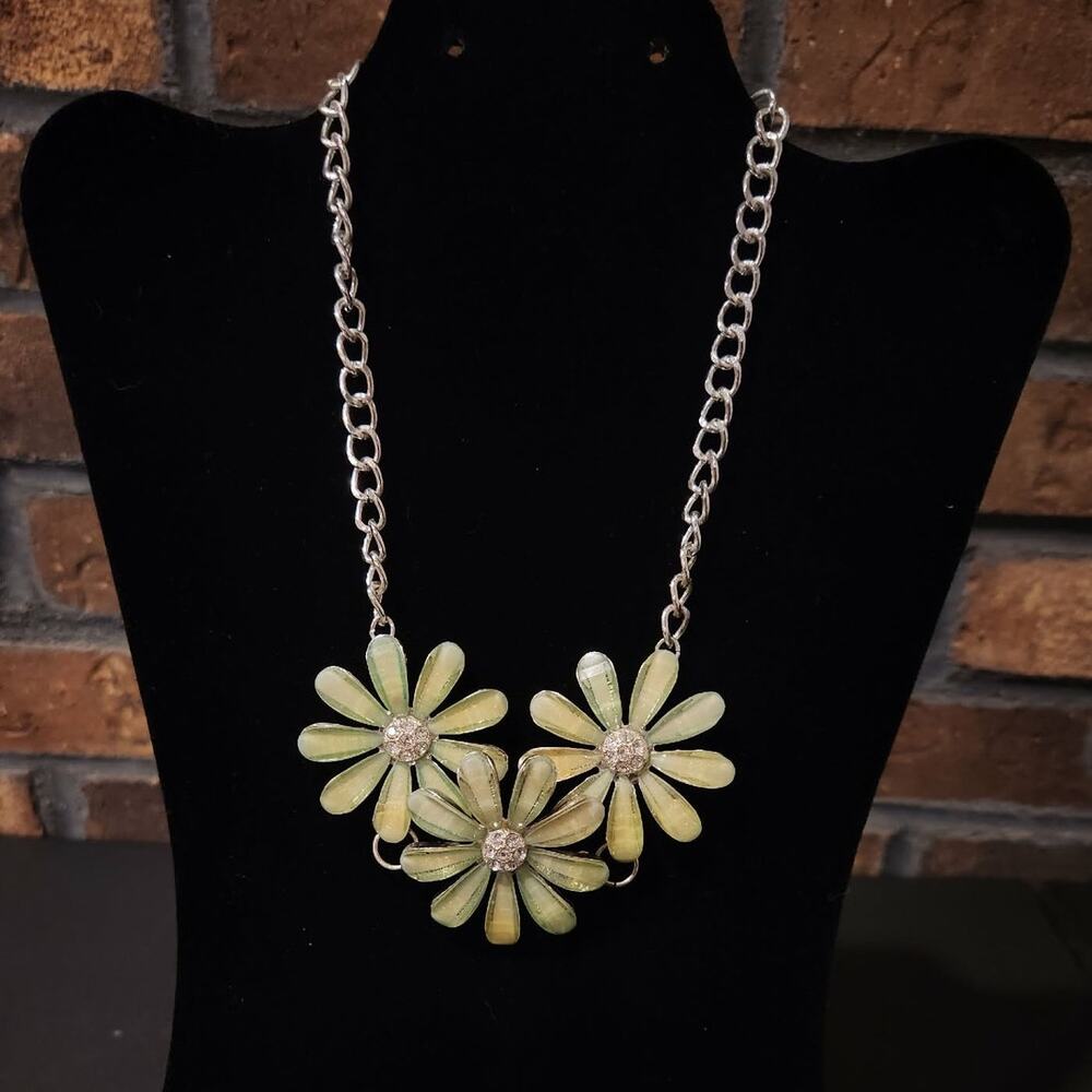 Vintage Celery Green Color Trio Flower Necklace Rhinestone Centers Silver Tone